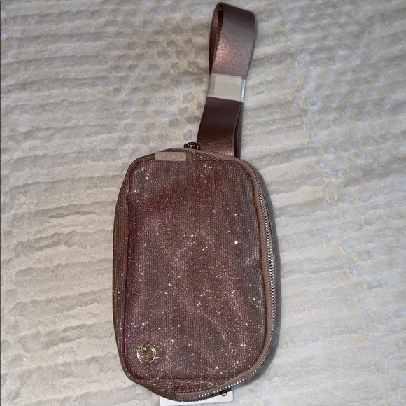 🆕 LULULEMON Everywhere Belt Bag 1L Glitter Pink Champagne/Muse/Gold NWT - Picture 17 of 17